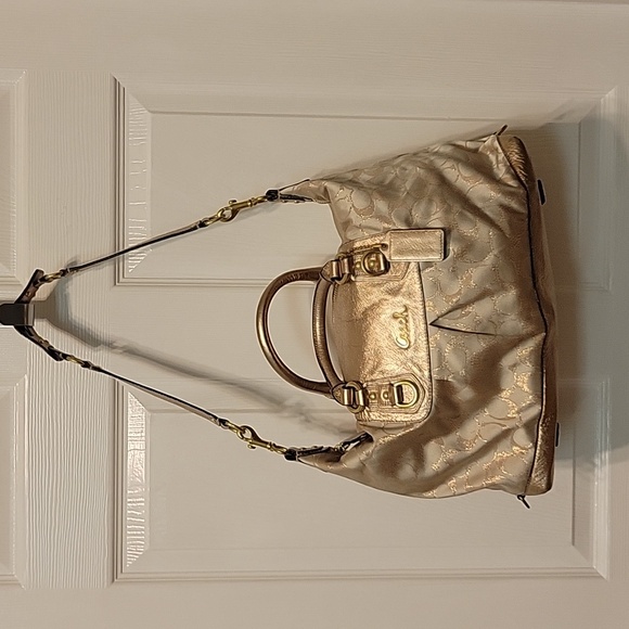 Coach - Picture 2 of 6